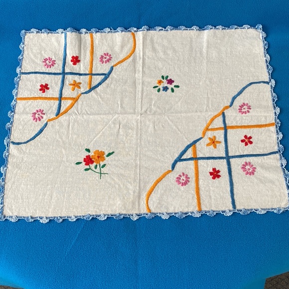 Doilies Scarves Set Hand Crocheted and Stitched Vintage - Picture 3 of 8